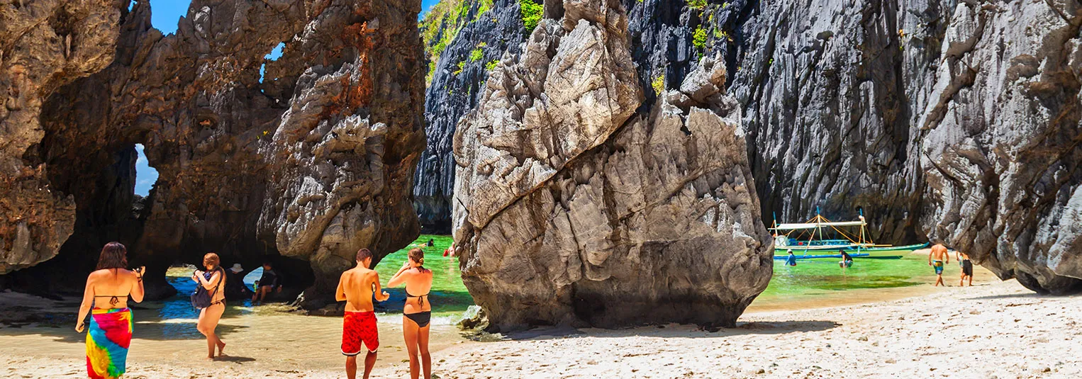 banner-celebrate-christmas-in-the-philippines-beaches-traditions-and-festive-warmth-1